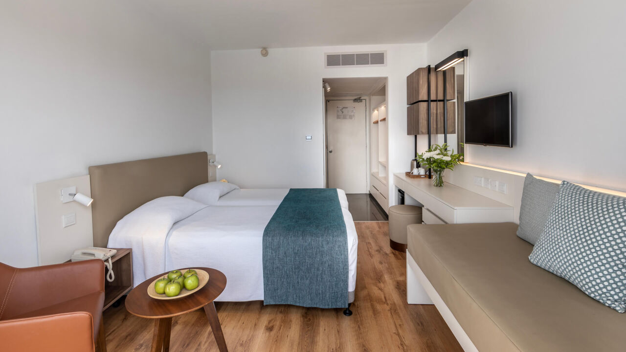 Louis Phaethon twin room bedroom