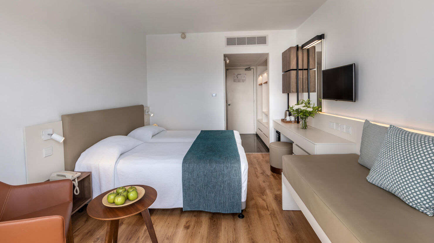 Louis Phaethon twin room bedroom