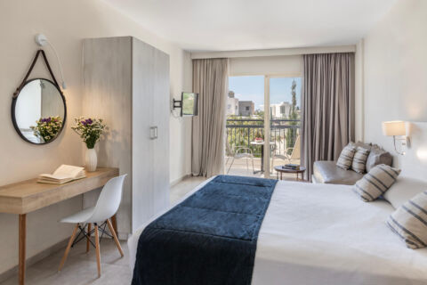 Bedroom of a room in Louis Paphos Breeze