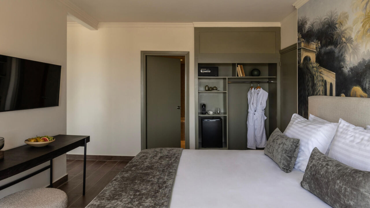 Cali Resort Deluxe Suite Sea View bed