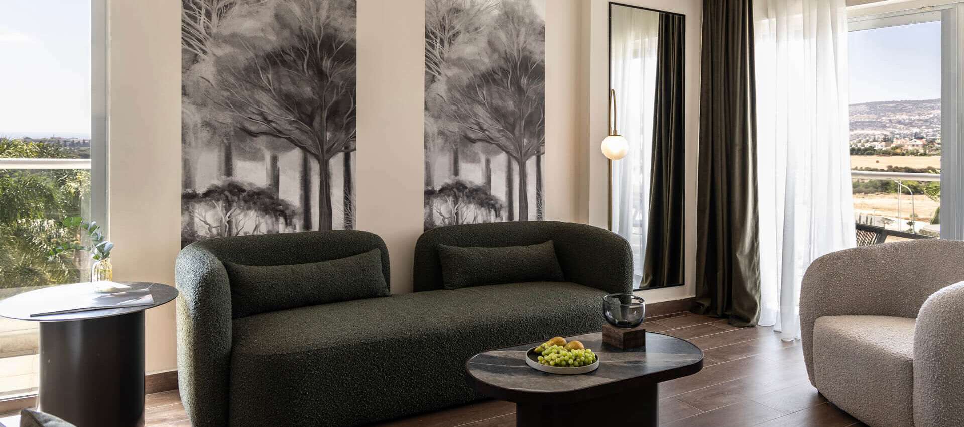 Cali Resort Deluxe Sea View Suite sitting area