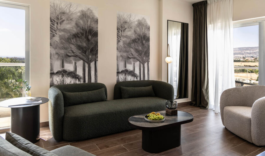 Cali Resort Deluxe Sea View Suite sitting area