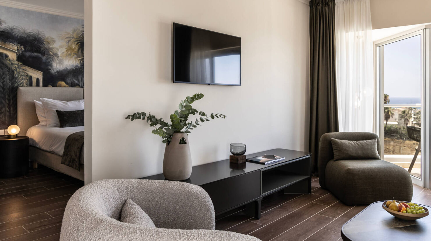 Cali Resort Executive suite sitting area
