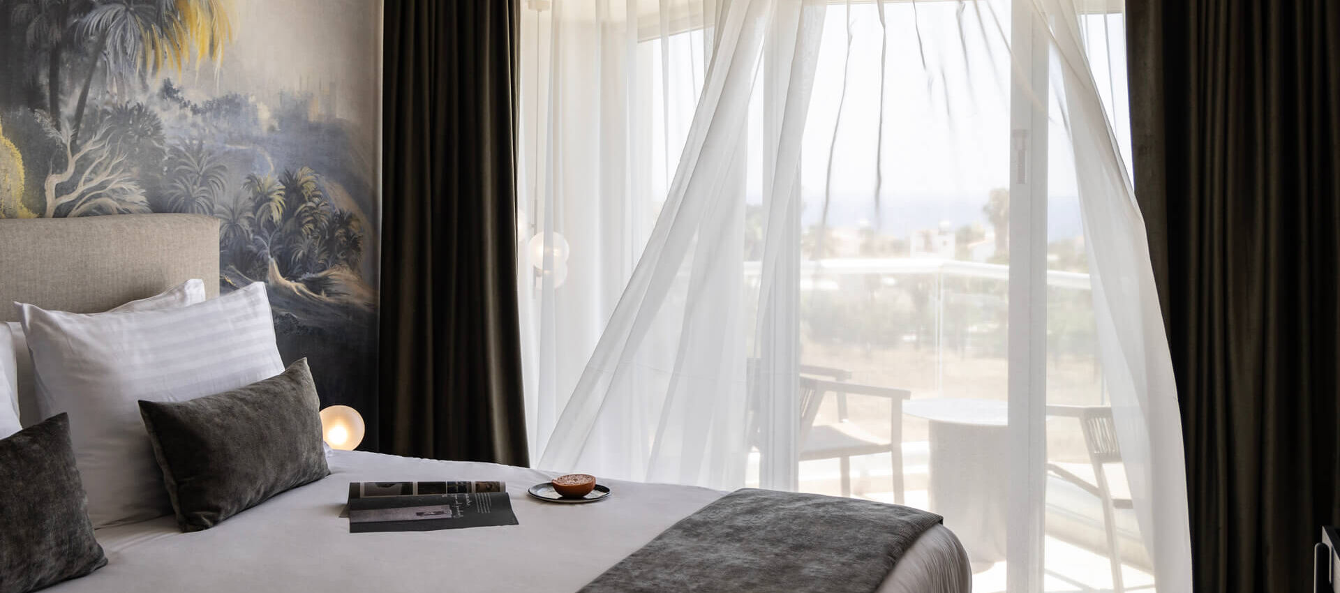 Cali Resort Executive suite bed