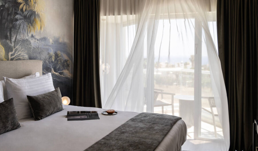 Cali Resort Executive suite bed