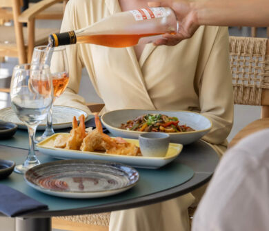 Table with asaian food at Ivi Mare Fiki restaurant