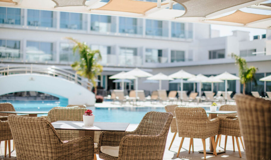Sofianna Resort restaurant outdoor tables