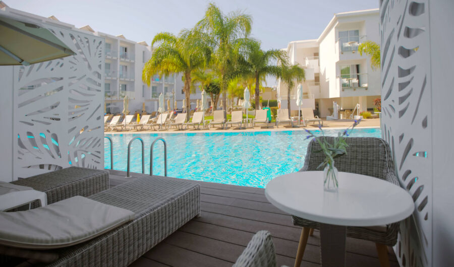 Sofianna Resort Twin room swim up pool