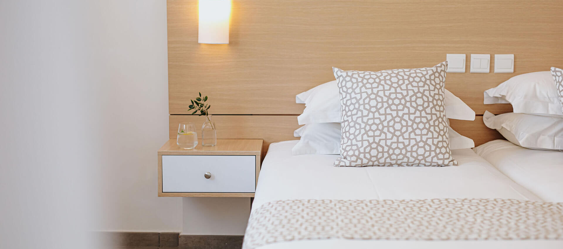 Sofianna Superior Room Bed