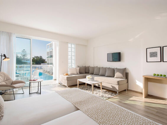 Sofianna Superior Pool Sitting area