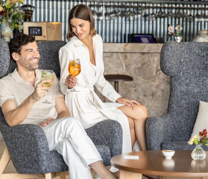 Couple having drinks at Valmar Corfu Lido bar