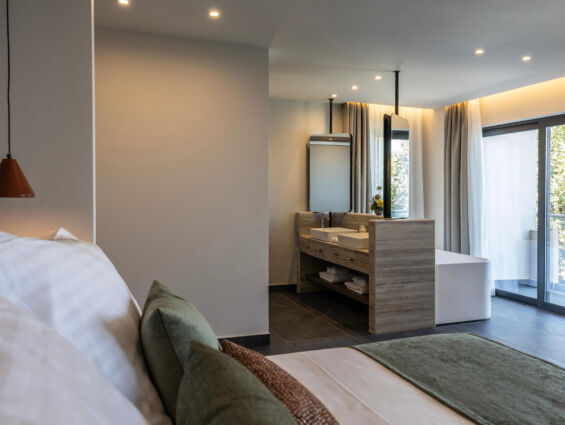 Valmar Junior Suite bedroom with jacuzzi