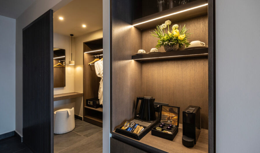 Valmar Junior Suite walk in closet