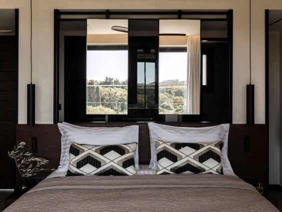 King Jason Zante room bedroom