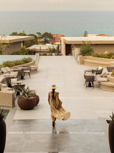 Woman at King Jason Zante and sea view
